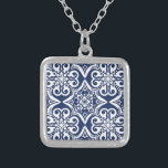 Collier Motif marocain bleu et blanc<br><div class="desc">Elégante motif marocaine bleue et blanche. Ce design est disponible en variété de couleurs et de produits.</div>
