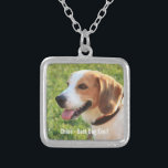 Collier Nom personnalisé de photo de chien de beagle et de<br><div class="desc">Conception personnalisée de nom de photo de chien de beagle et de chien - customisez ce souvenir avec une photo téléchargée de votre beagle le nom du chien ou ajoutez votre propre texte - nous aimons le "nom du chien", l'anniversaire du chien ou le jour du dépassement. Cliquez sur juste...</div>