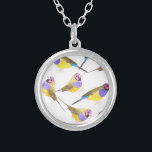 Collier Oiseaux de pinson de Gouldian dans l'aquarelle<br><div class="desc">Peinture d'oiseaux d'aquarelle d'oiseau pinson de Gouldian ou de gouldiae masculins dirigés rouges d'Erythrura</div>