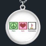 Collier Peace Love Gymnastique<br><div class="desc">Un signe de paix,  un coeur,  et un gymnaste faisant un stand sur un faisceau. Un joli cadeau de gymnastique.</div>