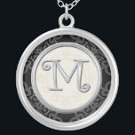 Collier pendant initial argenté personnalisé : : M<br><div class="desc">Montrez votre fierté dans vos initiales portant un pendentif de lettre de monogramme. La conception argentée élégante d'initiale de monogramme des pendentifs à la mode de bijoux créés exclusivement ajoutera un regard à la mode à votre vêtement. Le pendentif argenté initial fait également un cadeau mémorable pour n'importe quelle occasion...</div>