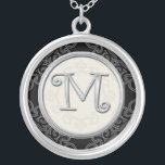 Collier pendant initial argenté personnalisé : : M<br><div class="desc">Montrez votre fierté dans vos initiales portant un pendentif de lettre de monogramme. La conception argentée élégante d'initiale de monogramme des pendentifs à la mode de bijoux créés exclusivement ajoutera un regard à la mode à votre vêtement. Le pendentif argenté initial fait également un cadeau mémorable pour n'importe quelle occasion...</div>