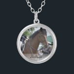 Collier Photo équestre personnalisée et nom d'équitation<br><div class="desc">Votre cavalier de cheval aimera ce beau collier comportant une photo et un nom fait sur commande (ou tout autre texte).  Rend une mémoire spéciale de souvenir pour tout le dur labeur un dévouement - impressionnant pour l'instructeur de monte aussi !</div>