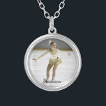 Collier Photo faite sur commande personnalisée et nom de<br><div class="desc">Votre patineur aimera ce beau collier comportant une sa photo et nom (ou tout autre texte).  Rend une extrémité parfaite du cadeau de saison pour tout son dur labeur - grande en tant que cadeau d'un entraîneur aussi.</div>