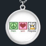 Collier Pingouins Peace Love<br><div class="desc">Un signe de paix vert,  un coeur rouge et un mignon manchot. J'adore les jolis cadeaux d'animaux.</div>