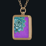 Collier Plaqué Or Aquarelle Succulente dentelle pourpre<br><div class="desc">Ce collier romantique présente un aqua succulent sur un arrière - plan en dentelle violette. Si vous planifiez un mariage et y compris des succulents dans vos bouquets,  ceux-ci feraient de jolis colliers de demoiselles d'honneur.</div>