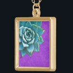 Collier Plaqué Or Aquarelle Succulente dentelle pourpre<br><div class="desc">Ce collier romantique présente un aqua succulent sur un arrière - plan en dentelle violette. Si vous planifiez un mariage et y compris des succulents dans vos bouquets,  ceux-ci feraient de jolis colliers de demoiselles d'honneur.</div>