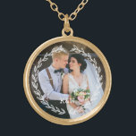 Collier Plaqué Or Cadre Vintage arrondi Monogramme photo<br><div class="desc">Un Cadre Feuille Délicat Monogrammed Photo Design.</div>