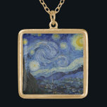 Collier Plaqué Or Starry Night Vincent van Gogh Peinture<br><div class="desc">Ce magnifique design d'art montre le célèbre tableau du peintre post-impressionniste néerlandais Vincent van Gogh, "La nuit étoilée". Peint pendant son séjour à l'asile de Saint Rémy dans les années 1880, van Gogh dépeignait les collines ondulantes et les cyprès qu'il voyait depuis sa fenêtre. Il a aussi ajouté le village,...</div>