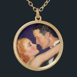Collier Plaqué Or Vintage Amour et Romance, Retro Hollywood Movies<br><div class="desc">Illustration vintage design d'amour et de romance avec un homme beau et une belle femme sur le point d'embrasser. Rappel des acteurs et actrices hollywoodiens d'antan dans les films.</div>