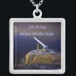 Collier Plongée Prenez Le Leap Adventure<br><div class="desc">Prenez le saut,  et votre aventure commence. Parfait pour le plongeur dans votre vie. Planche de plongée au bord des rochers au-dessus des eaux libres.</div>