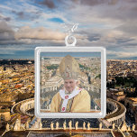 Collier Pope Benoît XVI<br><div class="desc">Pope Benoît XVI,  (born Joseph Aloisius Ratzinger; 16 avril 1927) is the Pope Emeritus of the Catholic Church. He served as the 265th pope from 2005 à 2013. In that role,  hum the leader of the Catholic Church and Sovereign of the Vatican City State. Contact Sandy</div>