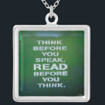 Collier Réfléchissez Avant De Parler De Mots Sages<br><div class="desc">Réfléchis avant de parler. LIRE avant de penser. Mots sages à vivre peints sur une benne verte avec des livres sur le dessus. C'est un dicton amusant et un grand cadeau pour quiconque a besoin d'inspiration dans la vie ou aime lire.</div>