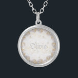 Collier Roses blanches romantiques personnalisées<br><div class="desc">Design rose pour vos femmes,  petites amies,  fille,  mère ! Bon cadeau d'anniversaire,  anniversaire et plus encore. Conçu par Marion Artwork. Vous pouvez customiser la conception ou la transférer vers un autre produit ! Changez le texte !</div>