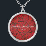 Collier Rouge Noir Roses-Familles Sont Pour Toujou<br><div class="desc">Collier montré en Plaque d'argent avec un imprimé noir multi-rose sur un arrière - plan rouge et texte de "Familles sont pour toujours 2018" dans le script fantaisie de Blanc. Customisez ce collier et choisissez votre style ou changez de couleur. Ou achetez comme prévu.</div>