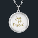 Collier Script White & Gold vient d'être engagé<br><div class="desc">.</div>