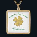 Collier Shamrock Vert Blanc Or<br><div class="desc">Ce collier shamrock "Lucky in Love", vert, blanc et doré de la forêt moderne, est orné d'un shamrock de parties scintillant en faux or (IMPRIMÉ) qui correspond au faire-part de mariage de la fête de l'Irlande, du Celte ou de la Saint Patrick ci-dessous. Il a un emplacement pour vous de...</div>