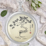 Collier Sous mes soins<br><div class="desc">Under My Care est une peinture de brosse chinoise de mon petit bonsaï dans la technique traditionnelle de style libre (Xie Yi). Encre sur papier de riz. Un tableau classique à l'encre. Le défi ultime pour le concepteur de Bonsai est d'exposer l'essence de l'arbre. Le défi pour moi était de...</div>