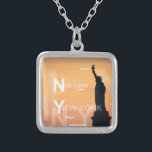 Collier statue de liberté usa de new york<br><div class="desc">New York City Ny Nyc Statue de la Liberté USA</div>