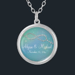 Collier Symbole Aqua Infinity Signal Infinite Love Twinkan<br><div class="desc">PALETTE DE COULEUR : bleu aqua et bleu ciel avec touches arc-en-ciel. COLLECTION DE DESIGN : Correspondance de l'ensemble de faire-part de mariage du même nom. Parfait pour les mariages du printemps ou de l'hiver avec ses lumières scintillantes, scintillantes et scintillantes scintillent des bijoux créés graphiquement dans un motif moderne...</div>