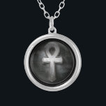 Collier Symbole d'Ankh Vintage Clé de conception de la vie<br><div class="desc">La cheville,  aussi connue comme la clé de la vie,  la clé du Nil ou crux ansata (latin signifiant "croiser avec une poignée"),  était le caractère hiéroglyphique égyptien ancien qui disait "vie". Elle représente le concept de vie éternelle,  qui est le sens général du symbole.</div>