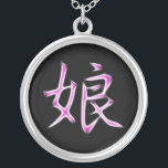 Collier Symbole japonais de calligraphie de kanji de fille<br><div class="desc">Pour plutôt ceci, visite Au sujet de cette conception : Le kanji sont les caractères chinois logographiques (ou ideaographic) adoptés qui sont employés dans le système d'écriture japonais moderne. Le terme japonais "kanji" pour les caractères chinois signifie littéralement des "caractères de Han" et est le même terme écrit dans la...</div>