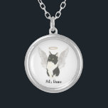 Collier Sympathie de chat Tuxedo Ragamuffin<br><div class="desc">Il y en a qui apportent une lumière si grande au monde, que même après leur disparition, leur lumière demeure. Laissez un collier sucré apporter le confort à votre coeur lourd pendant que vous prenez un moment pour vous souvenir de votre chatte domestique aux cheveux moyens noir et blanc bien-aimée....</div>