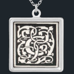 Collier Vintage Monogram C Art Nouveau Letter<br><div class="desc">Lettres Art nouveau - Monograms From the Arts & Crafts Movement Cette lettre C est un monogramme robuste C entouré d'un motif de vigne dessiné à la main,  publié pour la première fois en 1901 dans le mouvement des arts et de l'artisanat dans le style de motif Art nouveau.</div>