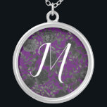 Collier Violet noir gothique Mariage élégant floral<br><div class="desc">Une belle et élégante conception mariage florale en violet et noir pour votre mariage ou événement gothique.</div>