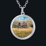 COLLIER VTT<br><div class="desc">Une aquarelle a de trois hommes VTT dans les collines galloises.</div>