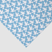 Colombes blanches pilotant le papier de soie de (Détail)