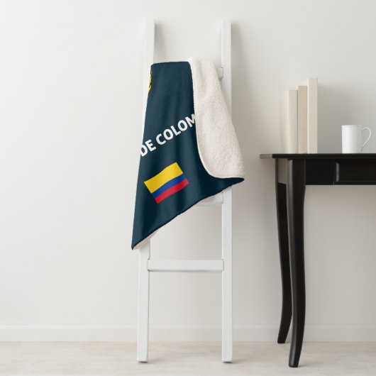 Colombia passport phone case sherpa deken (In situ)