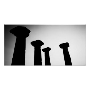 Colonnes anciennes en noir et blanc Poster de la p