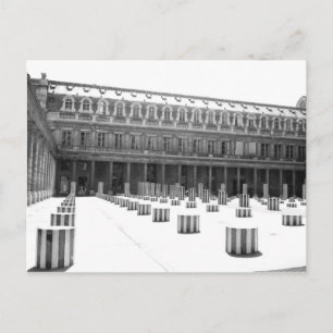 Colonnes dans la cour - Carte postale