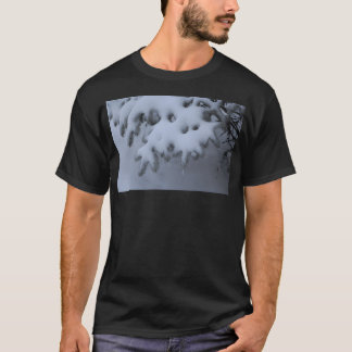 Colorado Blue Spruce Tree Branches met sneeuw bede T-shirt