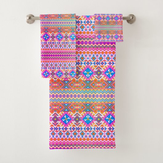 Colorful aztec pattern bad handdoek (Insitu)