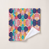 Colorful geometric-patterned towels hang  bad handdoek (Wasdoekje)