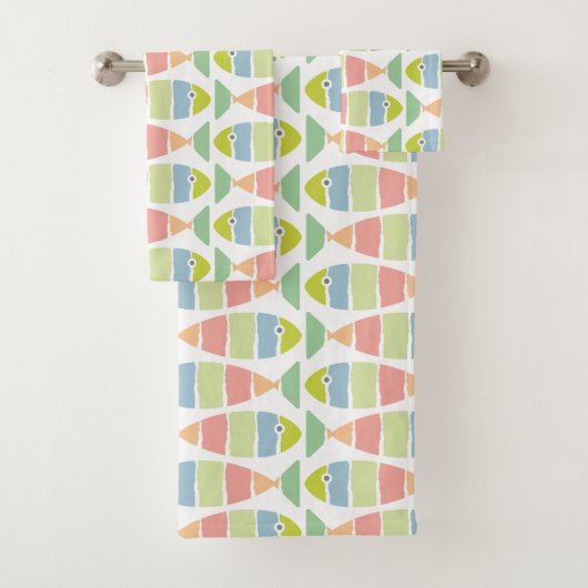 Colorful Modern Striped Fish Pattern Bad Handdoek (Insitu)