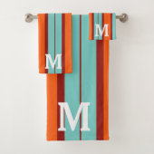 colorful orange &red blue initial monogram (En situation)