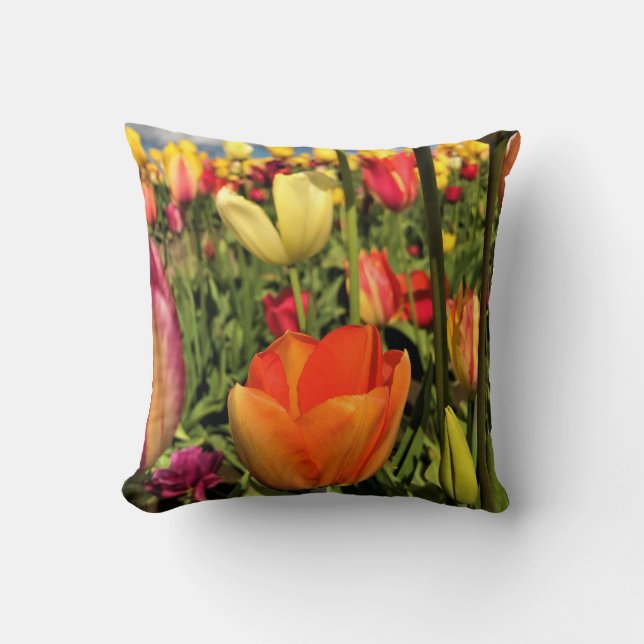 Colorful Spring Tulips Kussen (Voorkant)