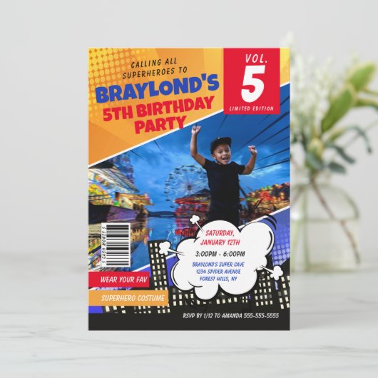 Comic Book Superhero Invitation d'anniversaire (Debout devant)