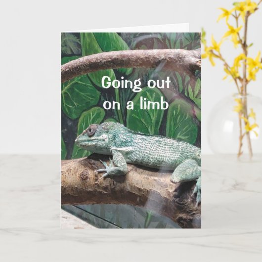 COMICAL LIZARD DIT "VOUS AVEZ 60" CARTE D'ANNIVERS (Fleur jaune)
