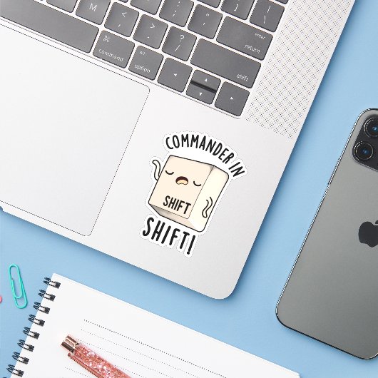 Commander in Shirt Funny Keyboard Pun Sticker (Laptop met iPhone)