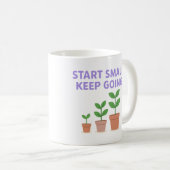 Commencez petit. Continuez - Mug (Devant droit)