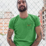 Comment Grinch Stole Christmas Face T-Shirt<br><div class="desc">Les vacances ne seront pas complètes sans Grinch ! Comment Grinch STOLE CHRISTMAS est l'histoire classique d'une ville appelée Who-ville et comment l'esprit de Noël peut fondre même les coeurs les plus froids.</div>