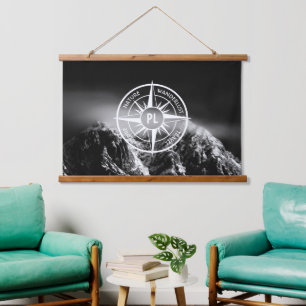 Compass star embleem monogram dramatische bergen hangend wandkleed