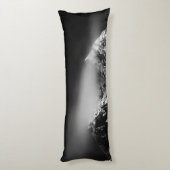 Compass star embleem monogram dramatische bergen lichaamskussen (Achterkant (Verticaal))