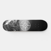 Compass star embleem monogram dramatische bergen skateboard (Horizontaal)