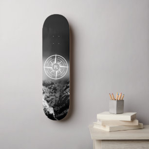 Compass star embleem monogram dramatische bergen skateboard