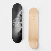 Compass star embleem monogram dramatische bergen skateboard (Voorkant)